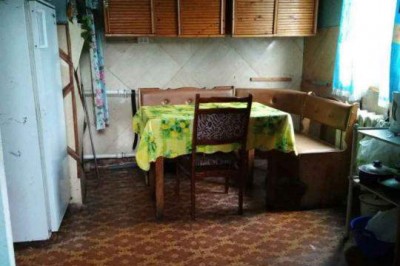 1-комн.  квартира,  Кобринская ул,  2/2,  площадь:  общая 28 кв. м.,  жилая 14,4 кв. м.,  кухня 9,4 кв. м.,  с/у совмещенный,  у