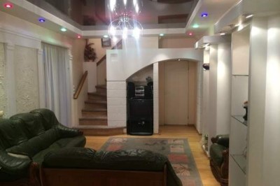 Купить четырехкомнатную квартиру, Минск, Коммунистическая улица, 46.
